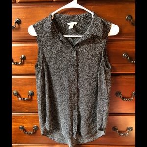 Black and white sleeveless shirt